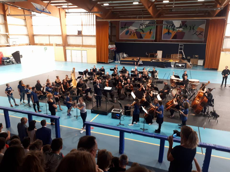 Orchestre Philharmonique de Marseille and Passeurs d'Arts Mediterranee perform in Sausset les Pins